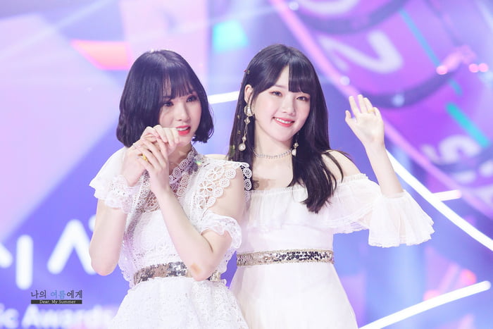 Photo : Yerin and her so sad Eunha!