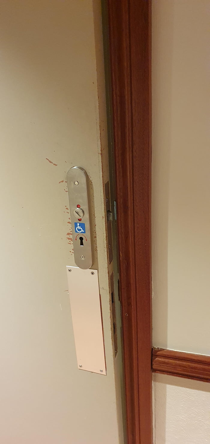 Door opens outward with no handle - 9GAG