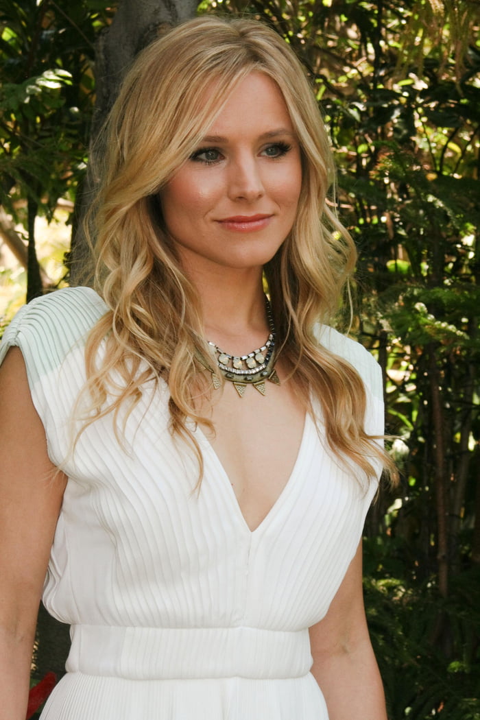 Kristen Bell - 9GAG