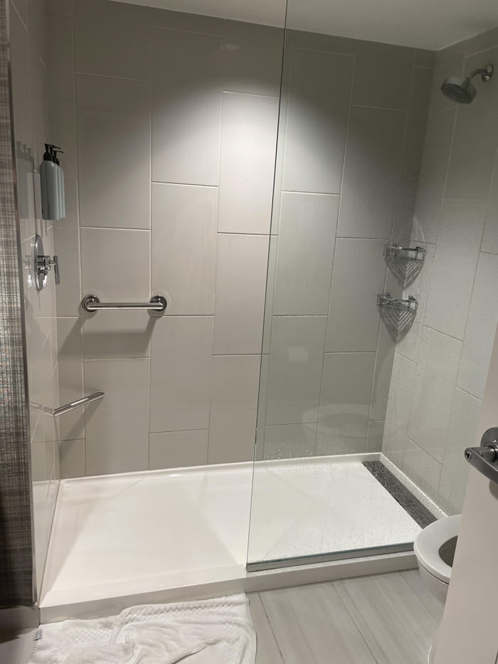 This “open bay” shower stall trend is stupid and will get people hurt