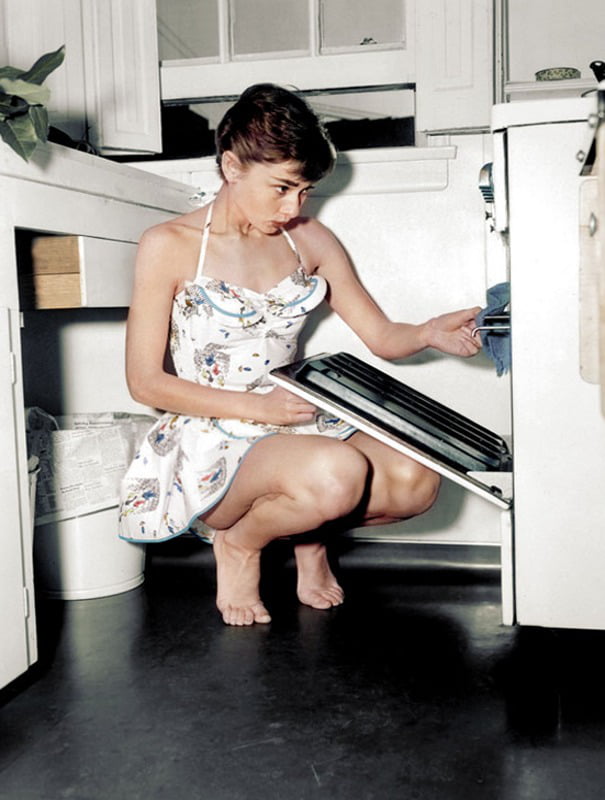 An album of colorized historical photos (1860-1945)