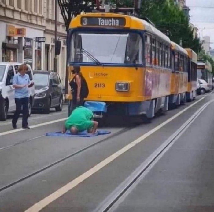He left his home, the mosque, and even the sidewalk, choosing instead to pray in the middle of the street! What would you call this?