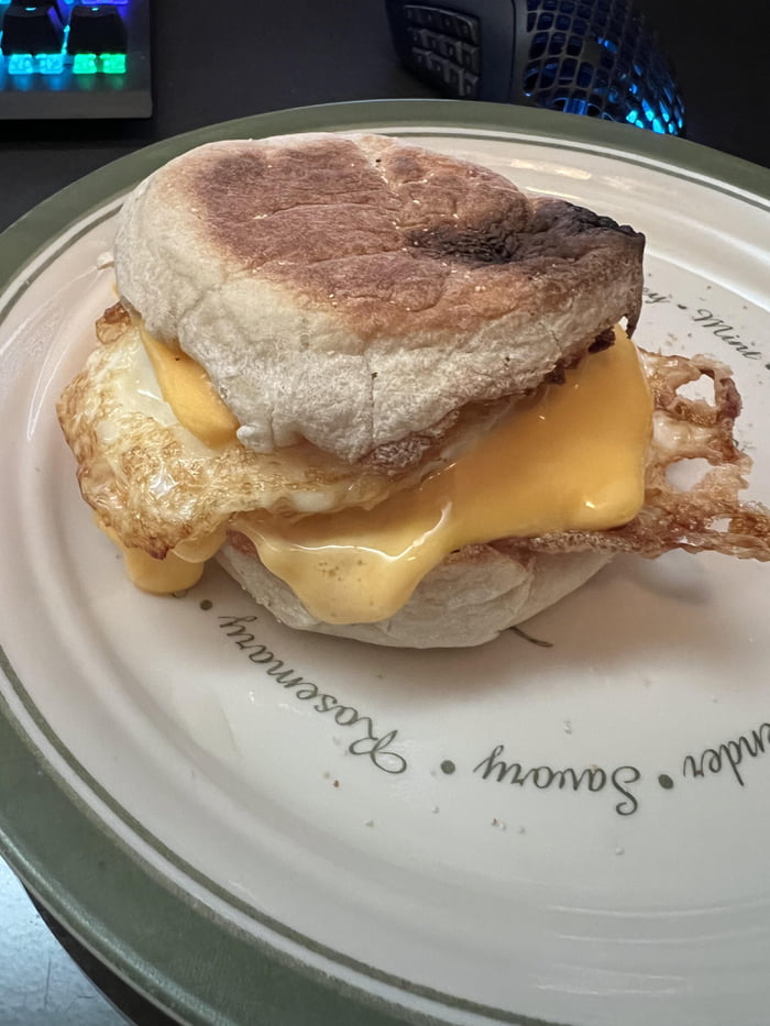 2pm breakfast sandwich 9GAG