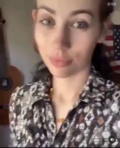 Superman could change the colour of her eyes by just looking at her