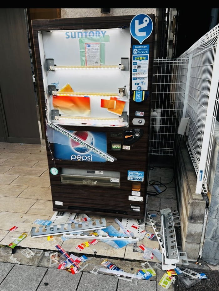Vending Machine Rage Robbed vending machine - 9GAG
