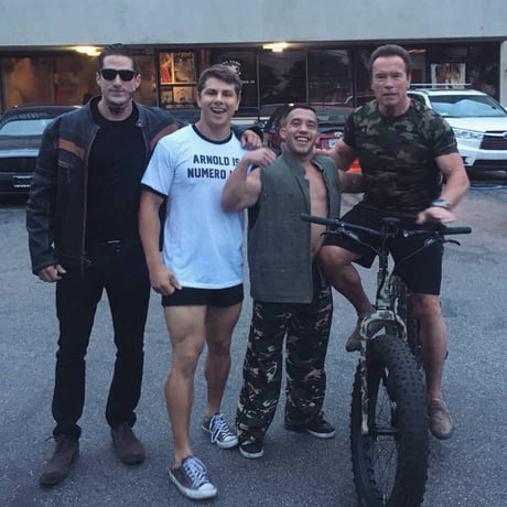 Gold S Gym Venice Staff Dressed Up As Different Versions Of Arnold Schwarzenegger For Halloween Guess Who Showed Up 9gag