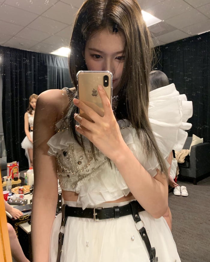 Photo : M.by_sana Instagram Update - Sana mirror selca