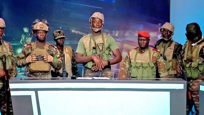 In the Benin-ging… coup in benin - looks like „special“ forces XD