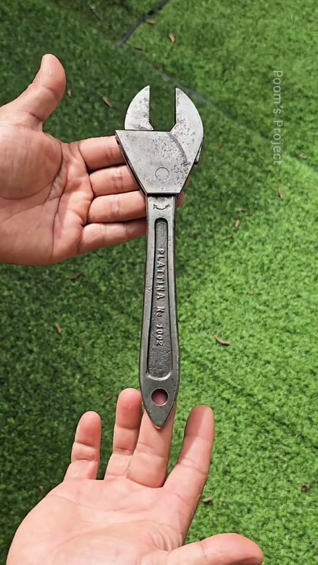 Cool vintage German engineering, but torque and rounding off bolt corners seems problematic to me