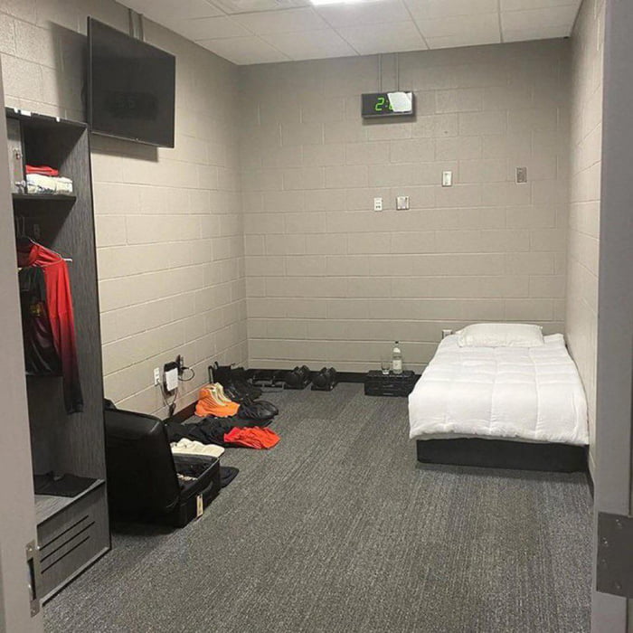 Finally settled into the new crib what’s the move 9GAG