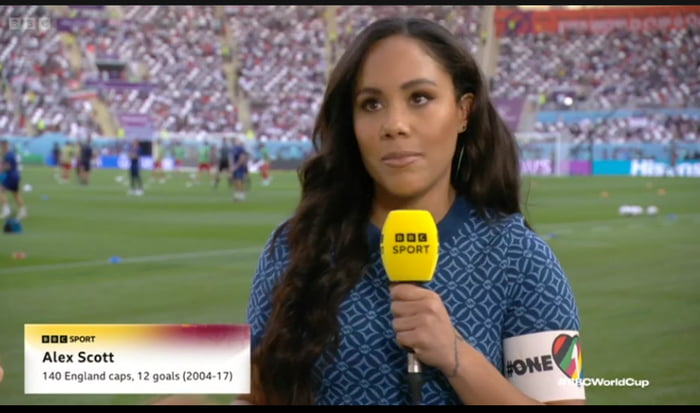 Alex Scott wearing the One Love armband on BBC1 - 9GAG