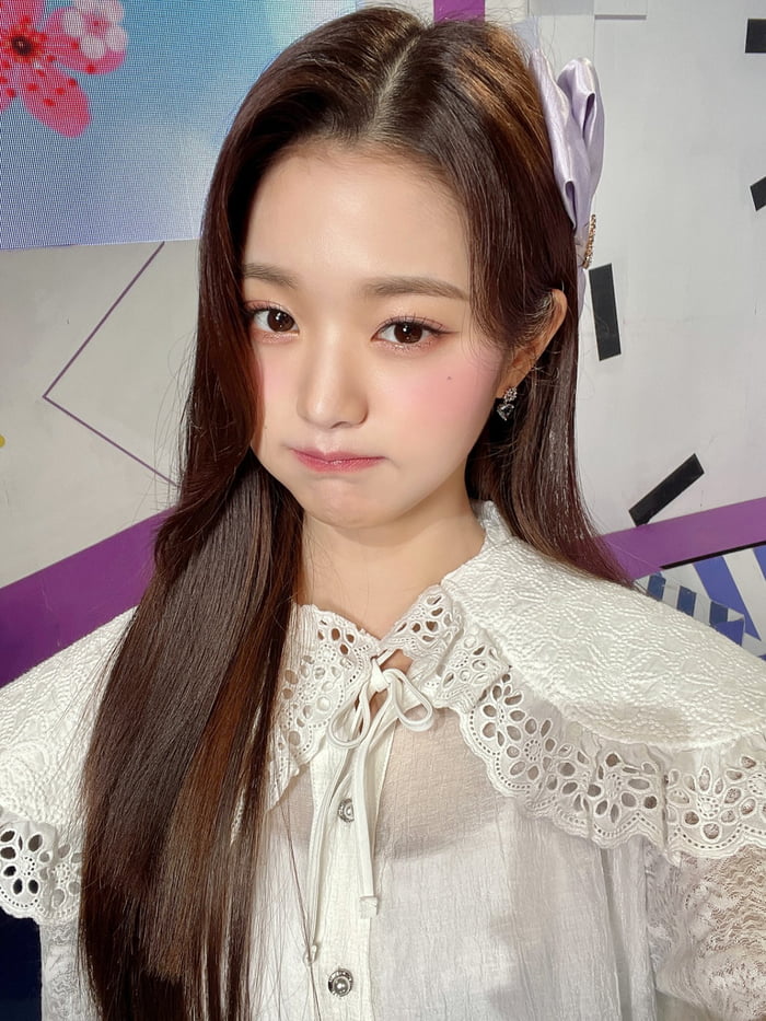 Photo : 220311 IVE Official Twitter Update with Jang Wonyoung
