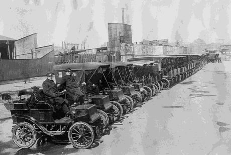 Electric Cars in queue from The New York Edison Company in New-York 1906.