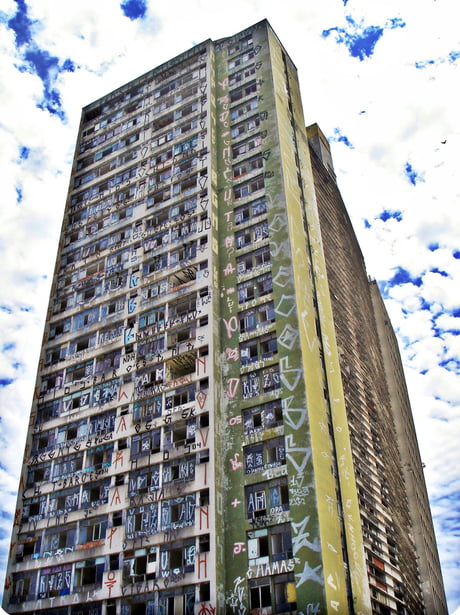 Edificio Sao Vito A Notorious Vertical Slum In Sao Paulo Brazil The Internal Corridors Were 80 Cm 2 5 Feet Wide 9gag