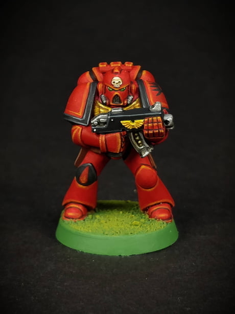 Ved Stille forræder Painted up a 90s Blood Angel as a fun little side project - 9GAG