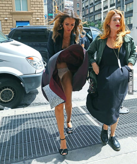 Jessica Alba upskirt - 9GAG