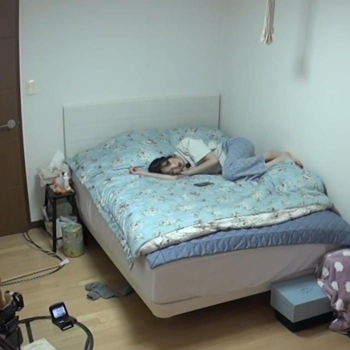 Photo : Yuju Sleeping Checklist
