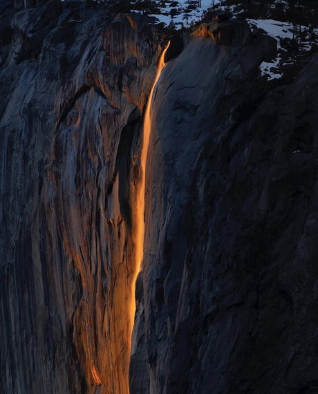 Once A Year This Waterfall In Yosemite National Park Gets Hit By The Sun At The Right Angle To Look Like A Lava Fall 9gag