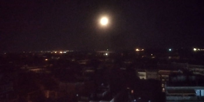 Chemotherapy round 3/4. On top of the hospital smoking weed for the countereffects. No thought of jumping so far. View for few. Thessaloniki as seen by little. Sorry for bad quality.