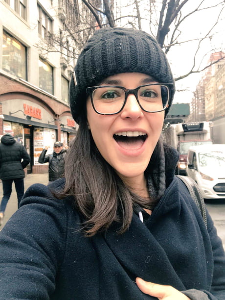 Michelle Fumero of Brooklyn Nine Nine Girls with glasses Yay or