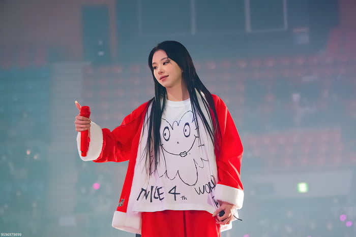 Photo : Chaeyoung approves