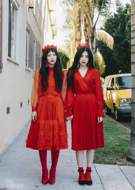 Photo : Seulgi and Joy