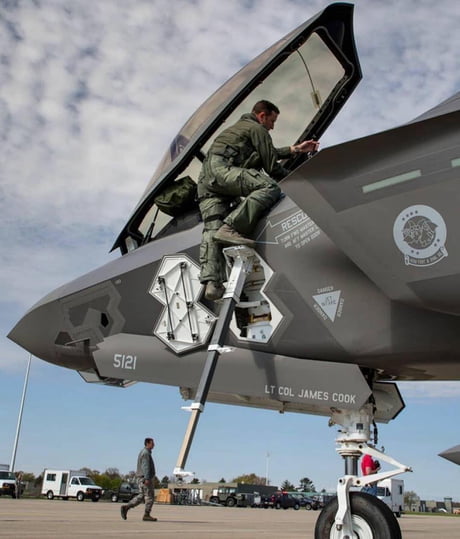 F-35 Boarding Ladder