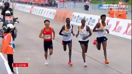 A totally normal win for the Chinese runner in Beijing Half Marathon